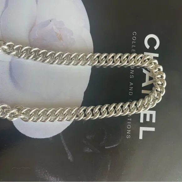 Sold AUTHENTIC Chanel silver tone large chunky CC Turnlock jumbo choker - Picture 5 of 7